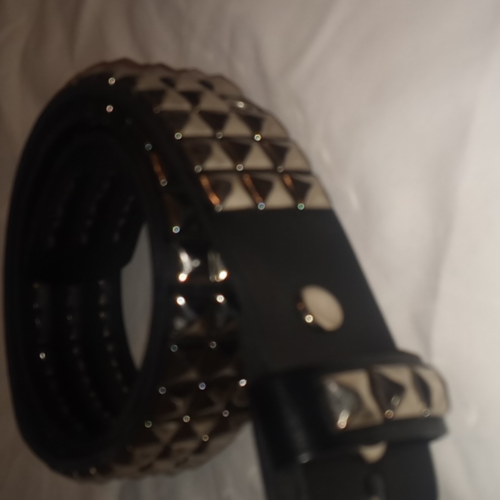 Vintage 🔥 HOT TOPIC Studded Belt Y2k Gothic Emo Punk Rock Silver Pyramid Studs